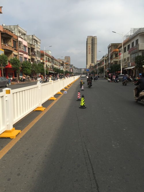 【深圳市政道路防护栏杆款式定做光明机非深标护栏价格】-